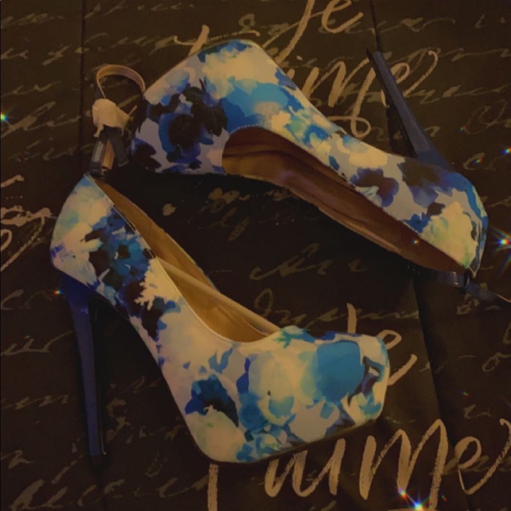 8.5 Never worn floral blue 4 inch heels